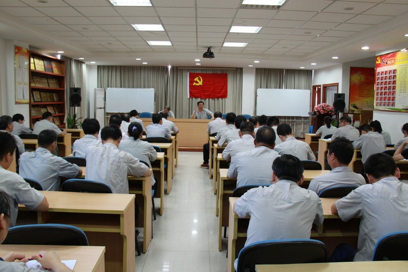重温入党誓词 争做立异先锋_集团动态_新闻中心_八达国际