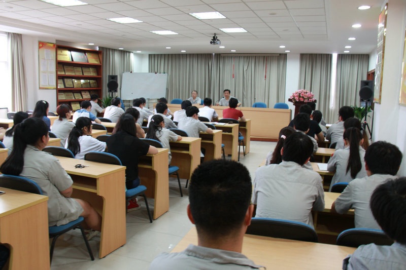 莫总希望全体大学生员工在立异中体现人生价值_集团动态_新闻中心_八达国际