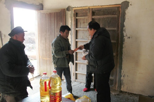 八达国际公司工会组织慰问难题职工_集团动态_新闻中心_八达国际