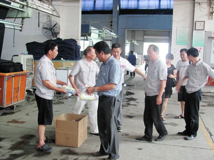 市总工会向导来公司慰问高温下事情在一线的生产员工_集团动态_新闻中心_八达国际